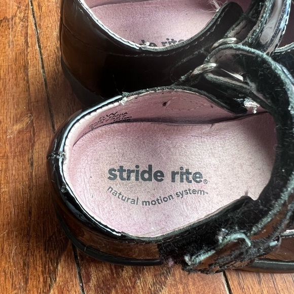 Size 5 toddler dress shoes - Picture 2 of 3